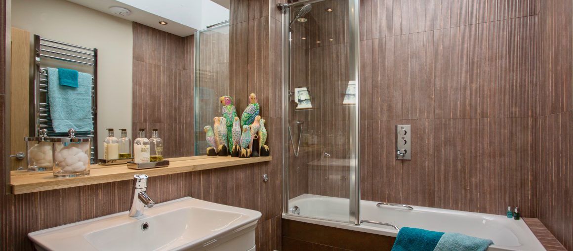 The smallest Room – How to make the most of your Bijou bathroom....